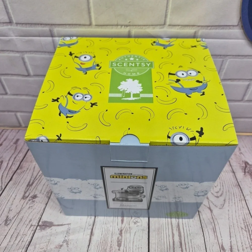 Scentsy Minions Wax Warmer Illumination Despicable Me Electric Home Decor Boxed